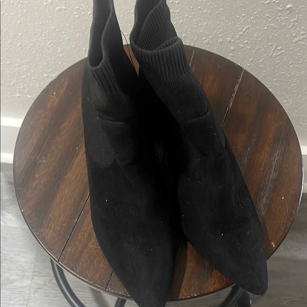 Sleek Black Ankle-High Boots